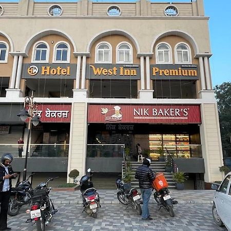 Hotel West Inn Premium Kharar Eksteriør billede