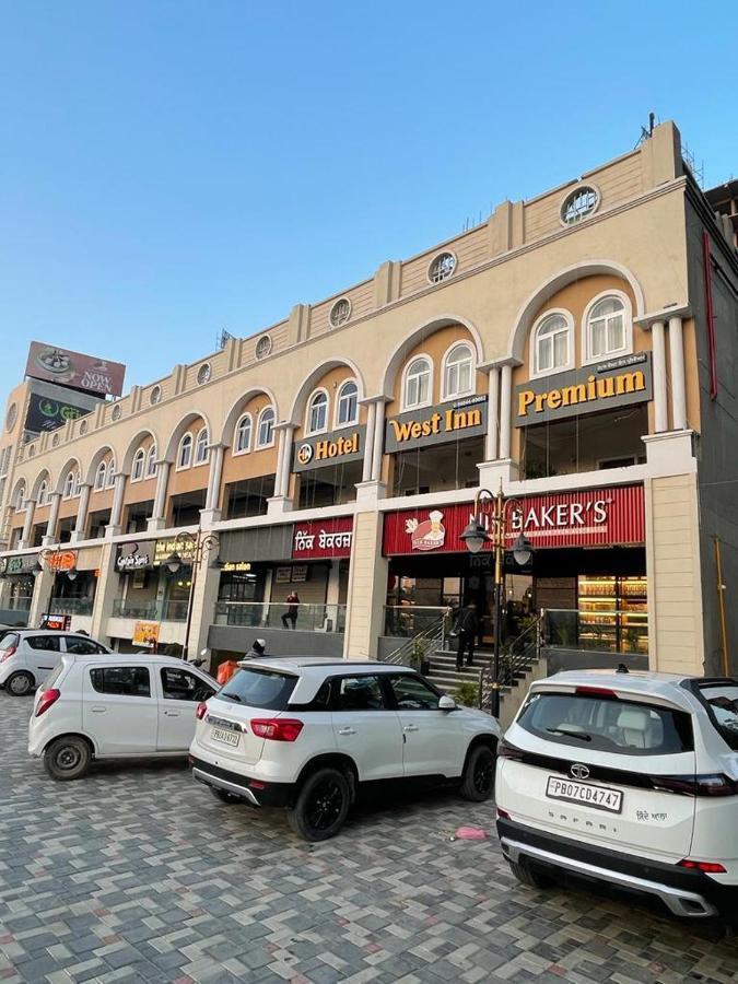 Hotel West Inn Premium Kharar Eksteriør billede