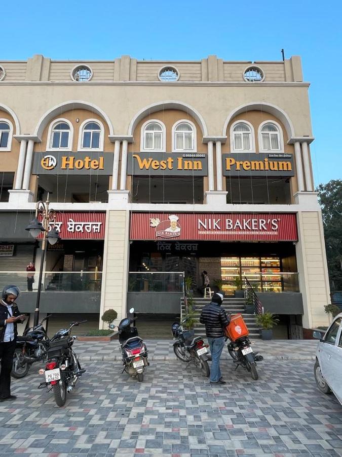 Hotel West Inn Premium Kharar Eksteriør billede