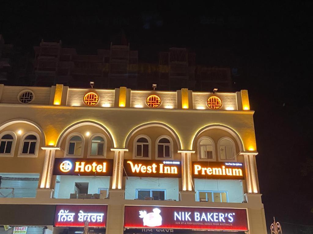 Hotel West Inn Premium Kharar Eksteriør billede