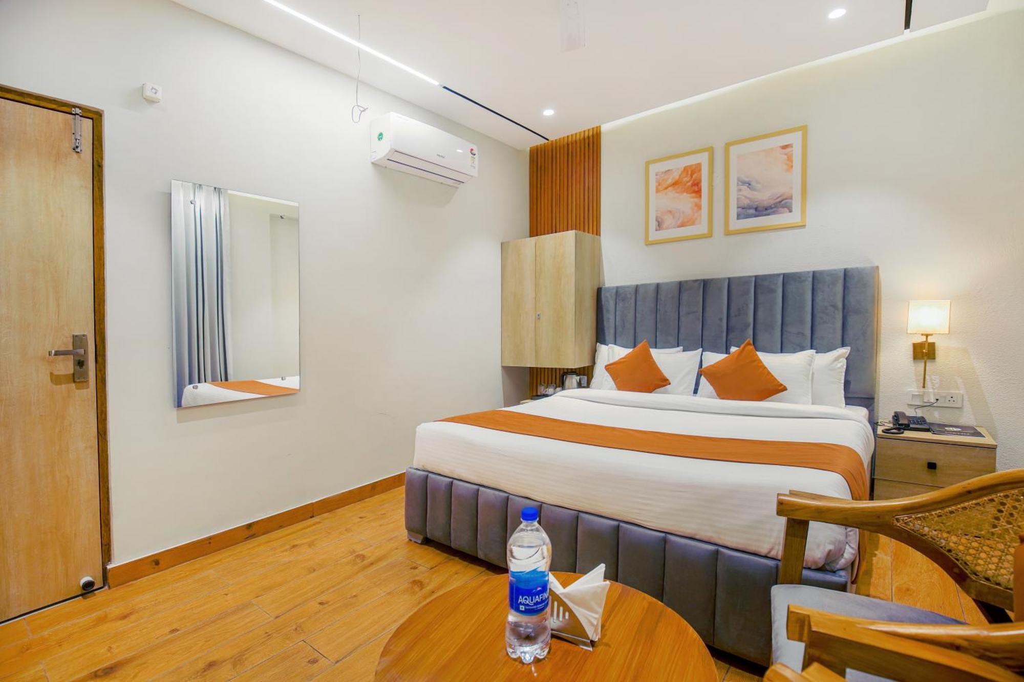 Hotel West Inn Premium Kharar Eksteriør billede