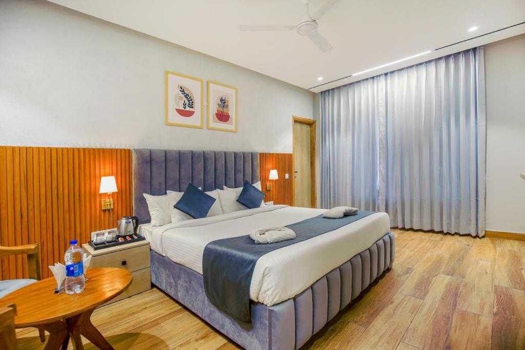 Hotel West Inn Premium Kharar Eksteriør billede